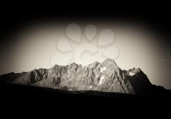 Black and white Norway mountains vignette background hd