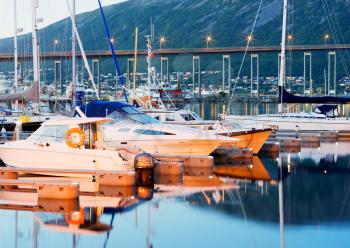Ships and boats at Norway port background hd