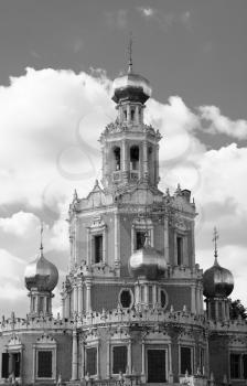 Vertical orthodox church in Moscow backdrop hd