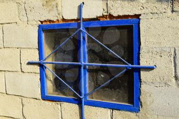 The blue box in the wall with the lattice. Protect windows grating penetration.