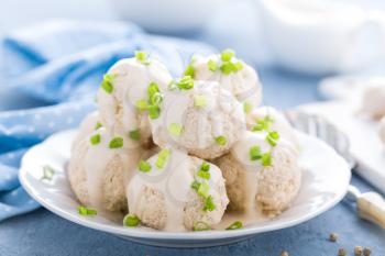 Chicken meatballs with white sauce
