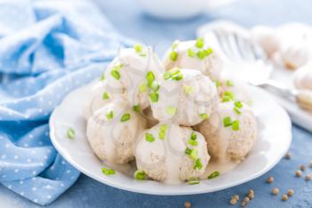 Chicken meatballs with white sauce