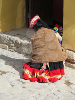 Close up of Peruvian lady in authentic dress (Peru)