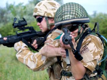 British soldiers in desert uniform in action