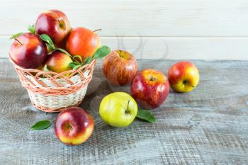 Fresh apples in the basket. Fresh fruits. Fresh apples. Vegetarian food. Healthy eating concept. Healthy food. Healthy eating.