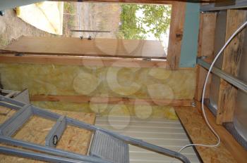 Insulation of walls and ceiling with mineral wool