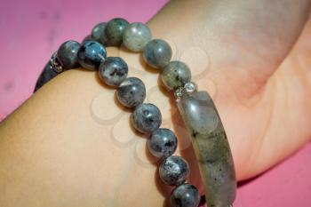 Decorative gray labradorite beaded bracelet, natural stone jewellery.