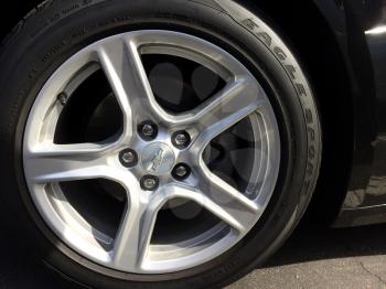 Black rubber Car tire and aluminum alloy wheel good year and chevrolet