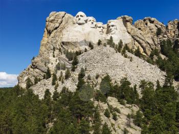 Mount Rushmore National Memorial with mountain and trees.