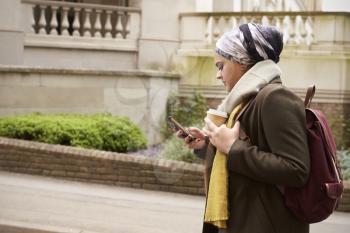 British Muslim Female Walks And Sends Text Message In City