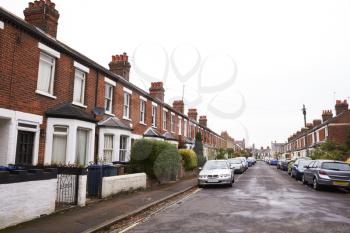 OXFORD/ UK- OCTOBER 26 2016: Exterior Of Victorian Terraced Houses In Oxford With Parked Cars