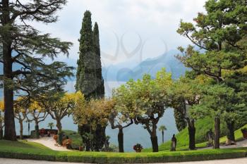 Luxurious historic villa on Lake Como. Cozy alley in the park
