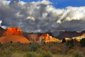  The well-known canyon of red rocks and clouds