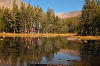Quiet lake in the mountains of Yosemite Park. Early autumn morning