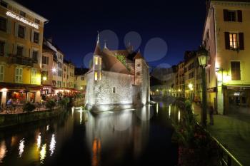 The capital of the Haute-Savoie - Annecy. The main attraction of the city - an ancient fortress-prison on an island in the middle of the river. Fortress beautifully lit and is reflected in the smooth 