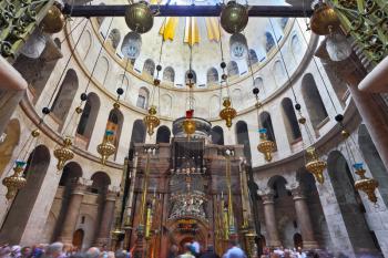 Magnificent vaulted ceiling in the hall of the Holy Sepulcher. With special crossbar hanging censers