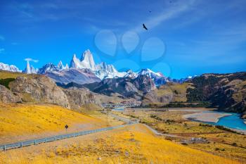  The road to the snow-white rocks Fitz Roy and tourist center of El Chalten. Incredible Patagonia