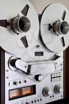 Analog Stereo Open Reel Tape Deck Recorder with large reels