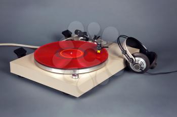 Analog Stereo Turntable Vinyl Record Player with Headphones