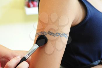 making of tatoo at woman hand