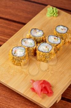 Hot roll with fresh salmon, cream cheese and cucumber