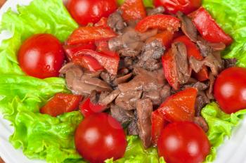 Roasted beef and mushrooms with tomato and lettuce