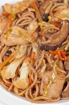 buckwheat noodles with chicken vegetables mushrooms and teriyaki sauce