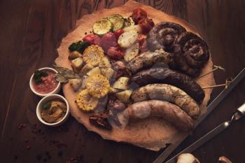 Grilled sausage with vegetables surved with sauce