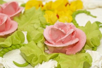 Dessert - Close-up of tasty cake with cream, pink roses and green leaves