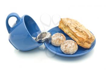 Lunch time - Watch in the cup and delicious pastry