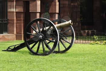 Cannon at the fort of a government building, Rashtrapati Bhavan, Rajpath, New Delhi, India