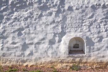 niche in white brick wall