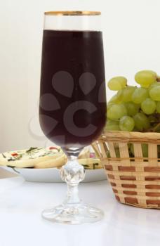 red wine in glass with white grape