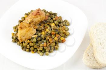 Baked chicken meat with green peas, carrots, corns and two slices of bread