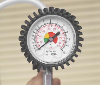 Manometer instrument for the measurement of pressure and vacuum