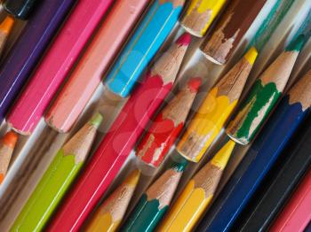 colour pencils of many different colors and length