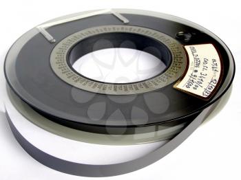 Magnetic tape reel for computer data storage