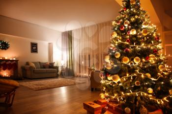 Beautiful Christmas tree in cozy living room�