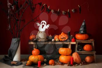 Creative decorations for Halloween party near color wall�