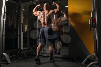 Muscular man training in gym�