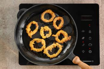 Cooking of tasty onion rings in kitchen�