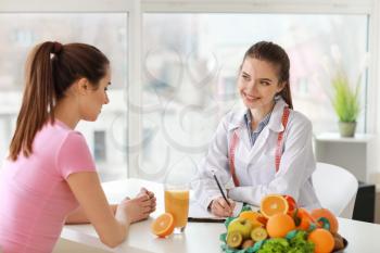 Young woman visiting nutritionist in weight loss clinic�