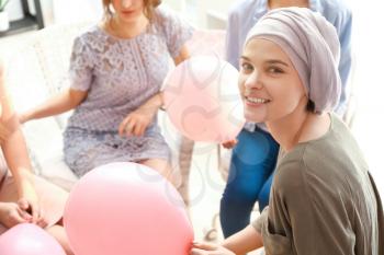 Women visiting her friend after chemotherapy at home�