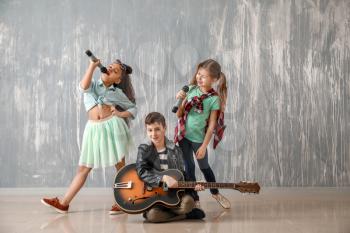 Band of little musicians against grunge wall�