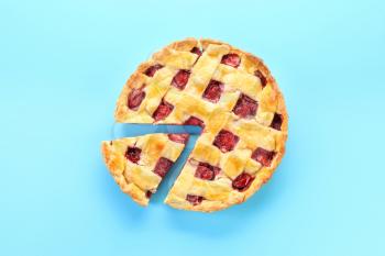 Tasty strawberry pie on color background�