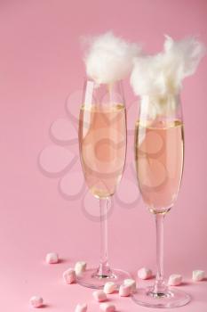 Glasses with tasty cotton candy cocktail on color background�