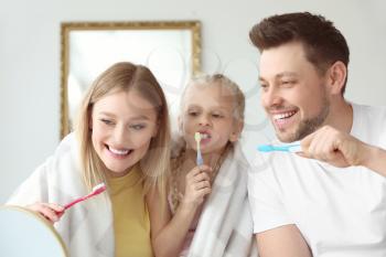 Family cleaning teeth at home�