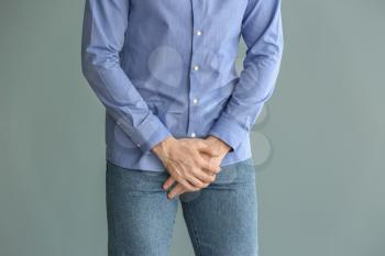 Man with urologic disease on grey background�