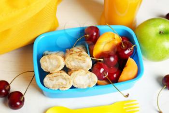 School lunch box with tasty food on table�