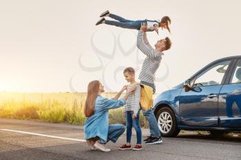 Parents saying goodbye to their children near car�